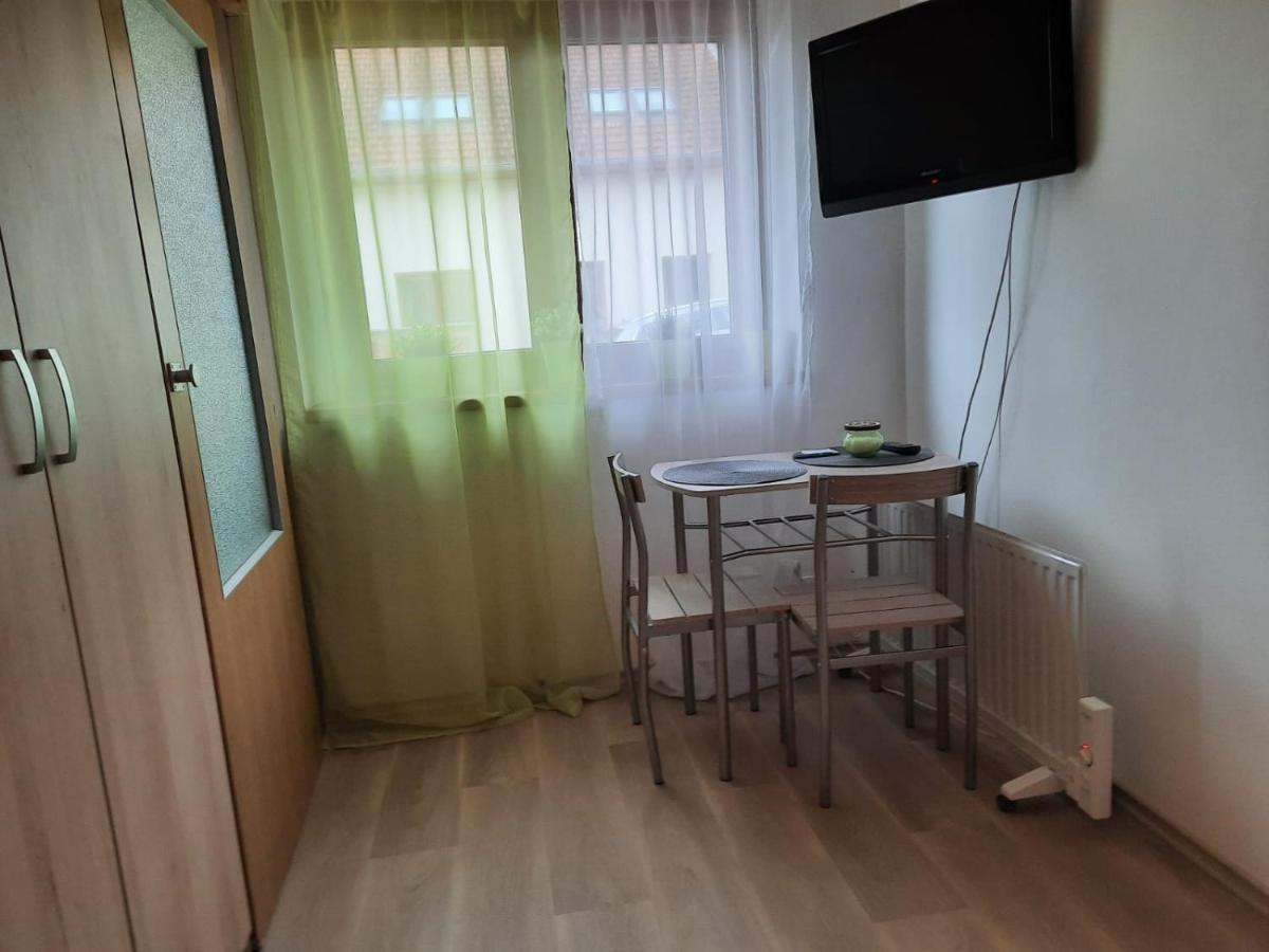 Utulne Studio U Marianskeho Udoli V Brne - Lisni Brünn Exterior foto